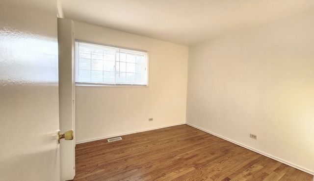 1360 Devonshire Lane, Hoffman Estates, IL 60169