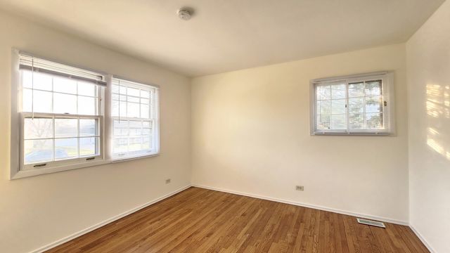 1360 Devonshire Lane, Hoffman Estates, IL 60169