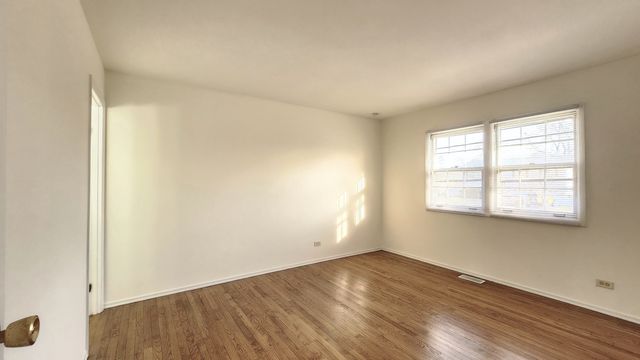 1360 Devonshire Lane, Hoffman Estates, IL 60169