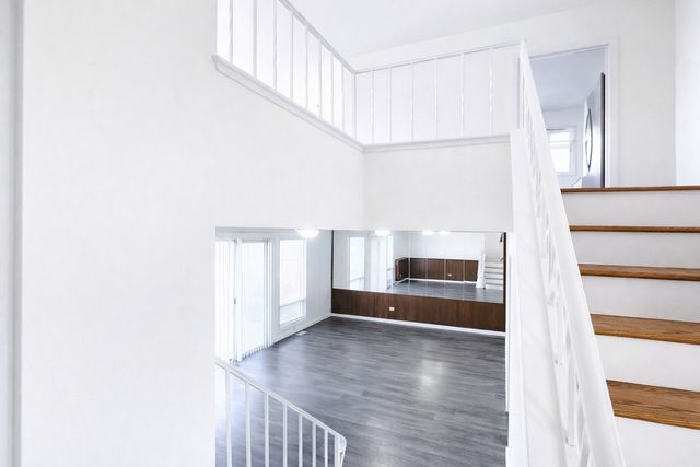 1360 Devonshire Lane, Hoffman Estates, IL 60169