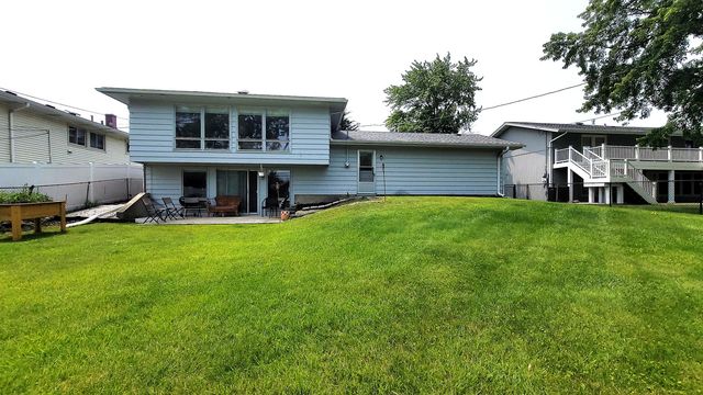 1360 Devonshire Lane, Hoffman Estates, IL 60169