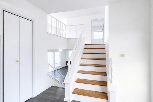 1360 Devonshire Lane, Hoffman Estates, IL 60169