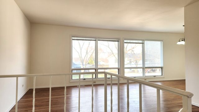 1360 Devonshire Lane, Hoffman Estates, IL 60169