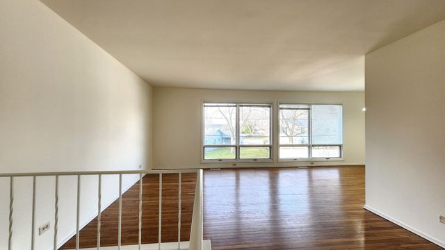 1360 Devonshire Lane, Hoffman Estates, IL 60169