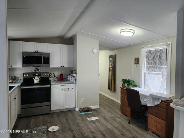 231 LAKEVIEW Court, Interlachen, FL 32148