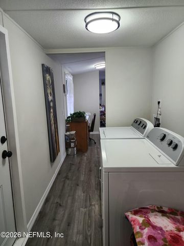 231 LAKEVIEW Court, Interlachen, FL 32148