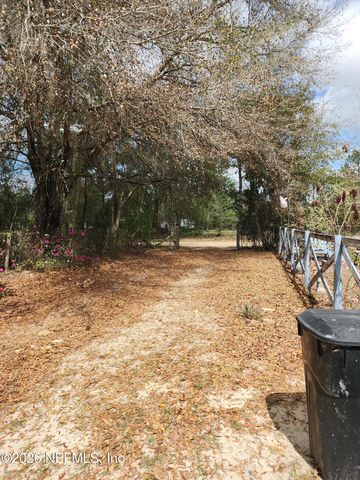 231 LAKEVIEW Court, Interlachen, FL 32148