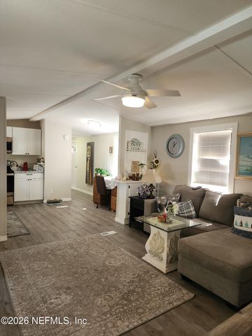 231 LAKEVIEW Court, Interlachen, FL 32148