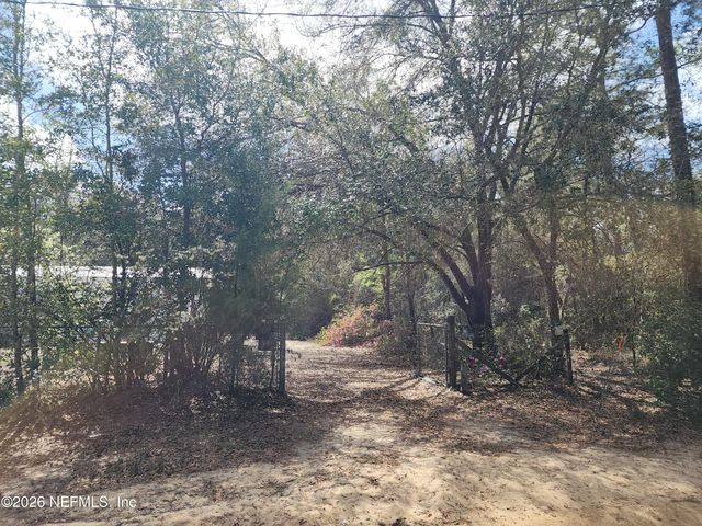 231 LAKEVIEW Court, Interlachen, FL 32148