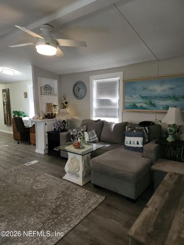 231 LAKEVIEW Court, Interlachen, FL 32148