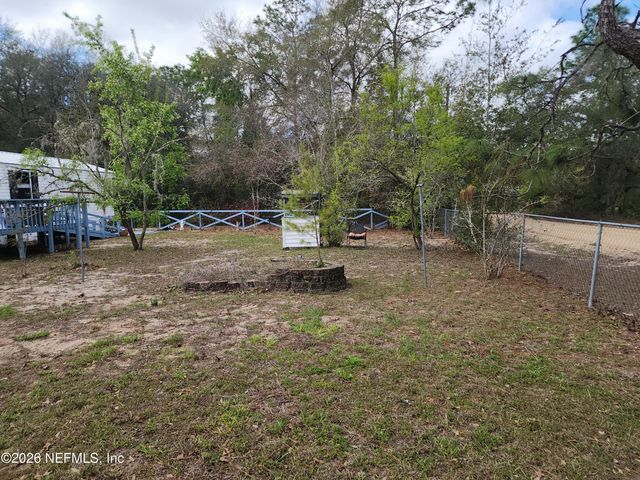 231 LAKEVIEW Court, Interlachen, FL 32148