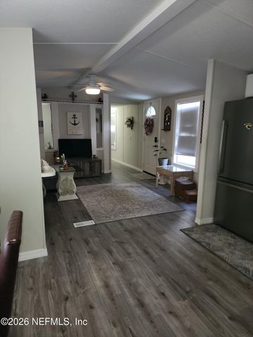 231 LAKEVIEW Court, Interlachen, FL 32148