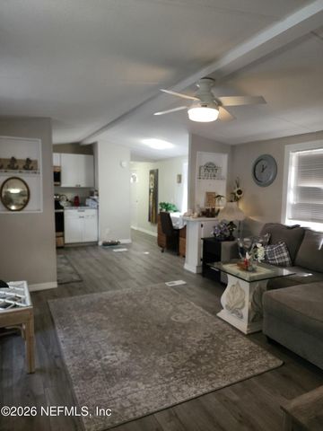 231 LAKEVIEW Court, Interlachen, FL 32148