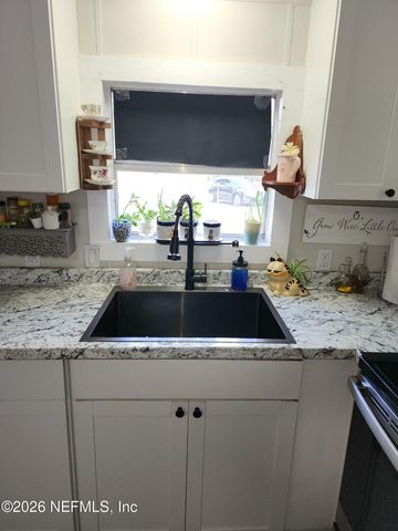 231 LAKEVIEW Court, Interlachen, FL 32148