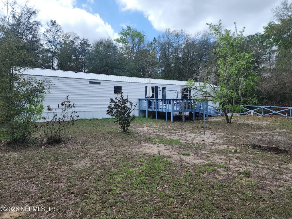 231 LAKEVIEW Court, Interlachen, FL 32148