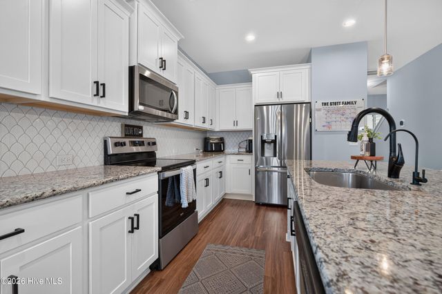 58 E Maritt Street, Hampstead, NC 28443