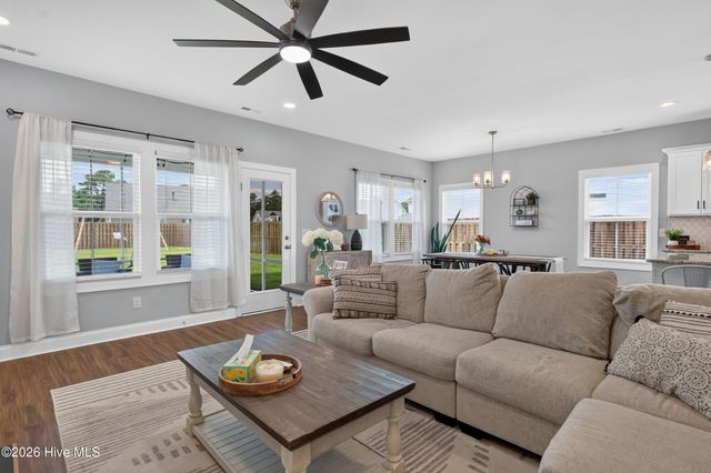 58 E Maritt Street, Hampstead, NC 28443