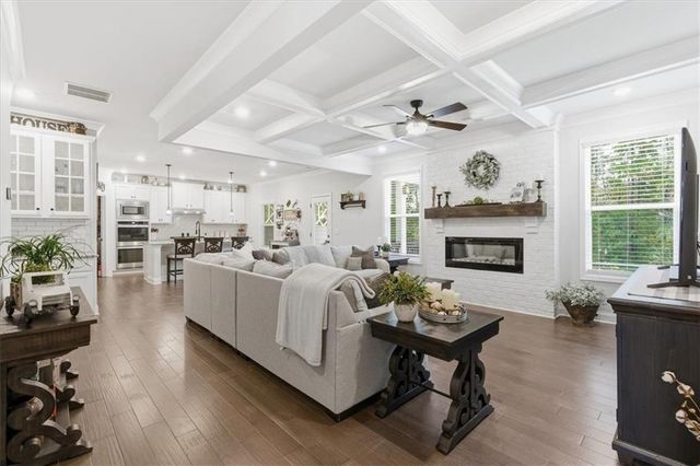 7119 Branch Creek Cove, Flowery Branch, GA 30542