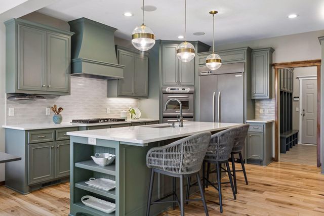 10879 Bentwater Lane, Woodbury, MN 55129