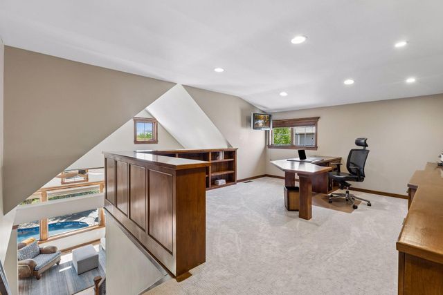 10879 Bentwater Lane, Woodbury, MN 55129