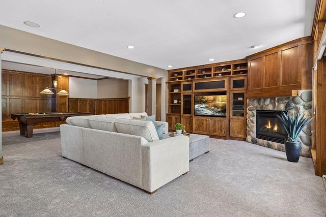 10879 Bentwater Lane, Woodbury, MN 55129