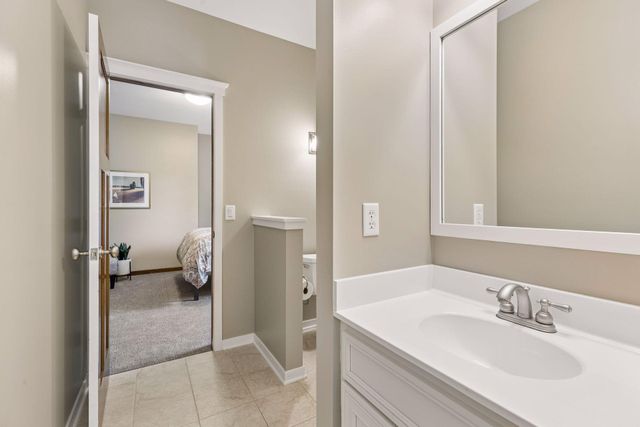 10879 Bentwater Lane, Woodbury, MN 55129