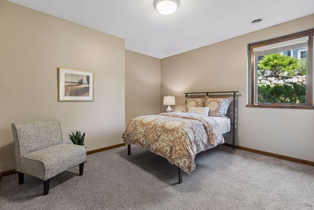 10879 Bentwater Lane, Woodbury, MN 55129