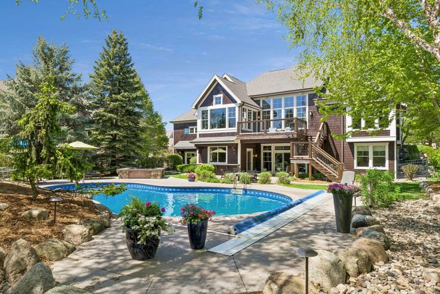 10879 Bentwater Lane, Woodbury, MN 55129