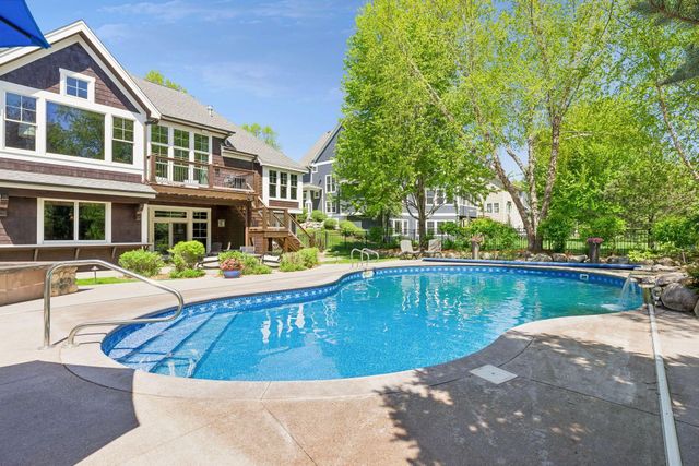 10879 Bentwater Lane, Woodbury, MN 55129