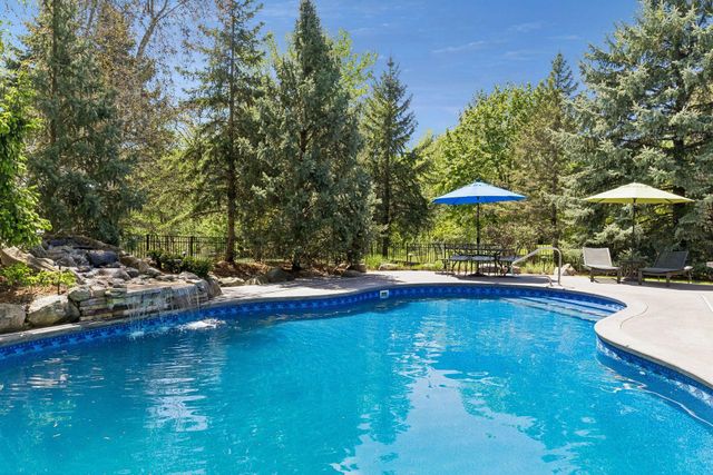 10879 Bentwater Lane, Woodbury, MN 55129