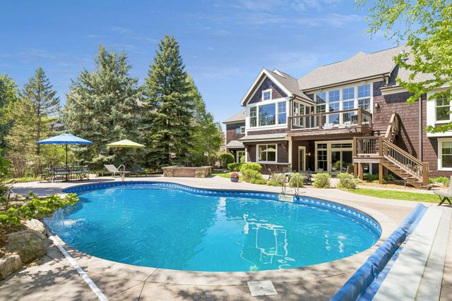 10879 Bentwater Lane, Woodbury, MN 55129