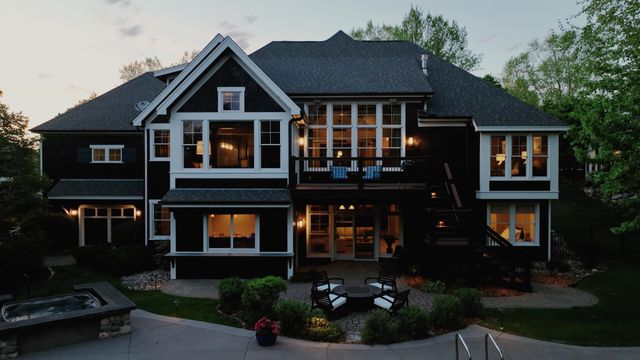 10879 Bentwater Lane, Woodbury, MN 55129