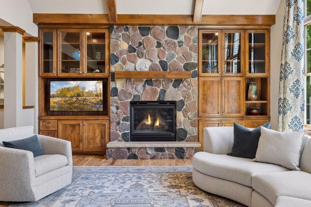 10879 Bentwater Lane, Woodbury, MN 55129