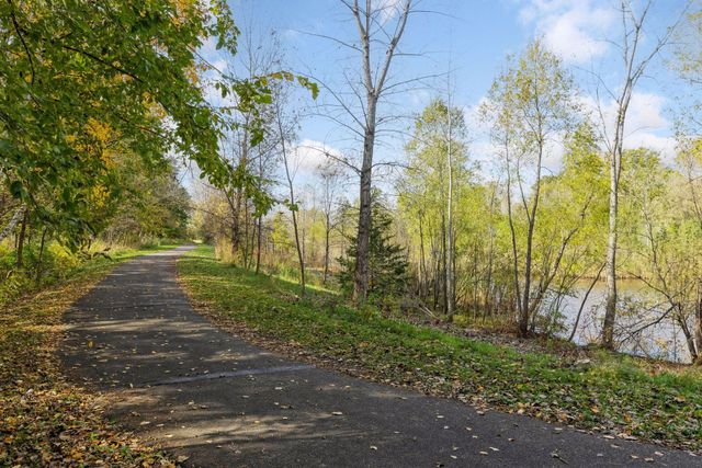 10879 Bentwater Lane, Woodbury, MN 55129