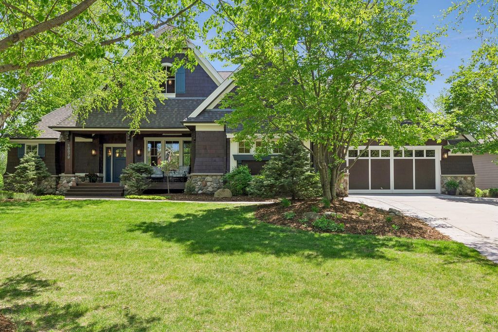 10879 Bentwater Lane, Woodbury, MN 55129