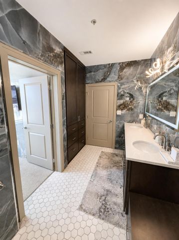 51 N High Street, 304, Columbus, OH 43215
