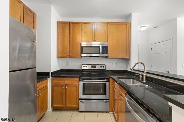 24 Ave At Port Imperial, West New York Town, NJ 07093