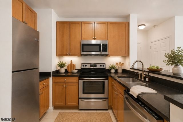 24 Ave At Port Imperial, West New York Town, NJ 07093