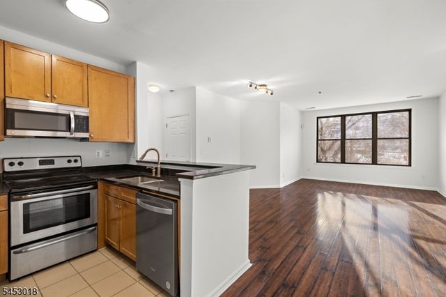 24 Ave At Port Imperial, West New York Town, NJ 07093