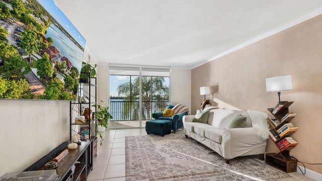 110 Lake Emerald Drive Unit 303, Oakland Park, FL 33309