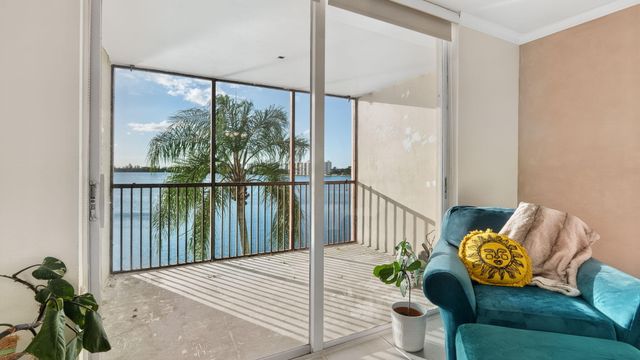 110 Lake Emerald Drive Unit 303, Oakland Park, FL 33309