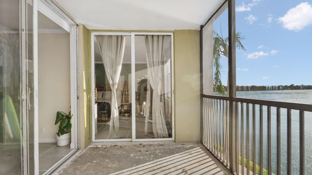 110 Lake Emerald Drive Unit 303, Oakland Park, FL 33309