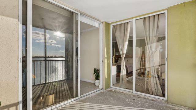 110 Lake Emerald Drive Unit 303, Oakland Park, FL 33309