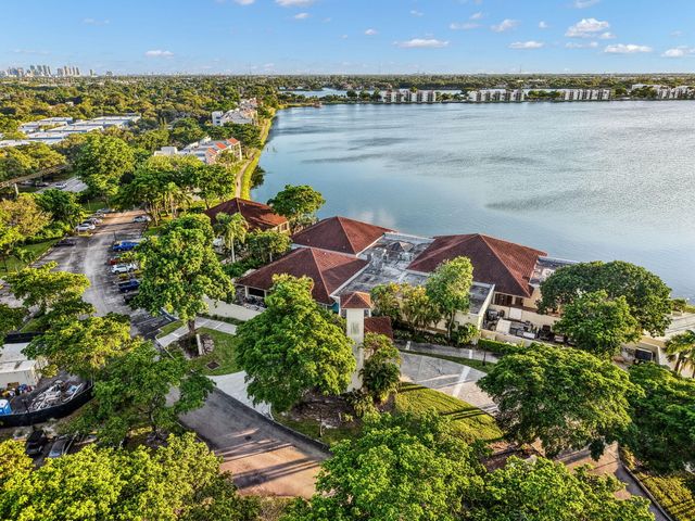110 Lake Emerald Drive Unit 303, Oakland Park, FL 33309