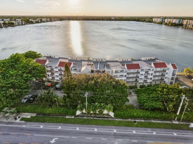 110 Lake Emerald Drive Unit 303, Oakland Park, FL 33309