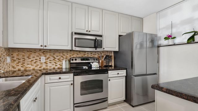 110 Lake Emerald Drive Unit 303, Oakland Park, FL 33309