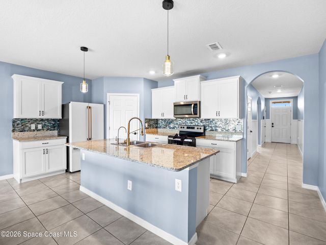 1814 Farmhouse Road SE, Palm Bay, FL 32909