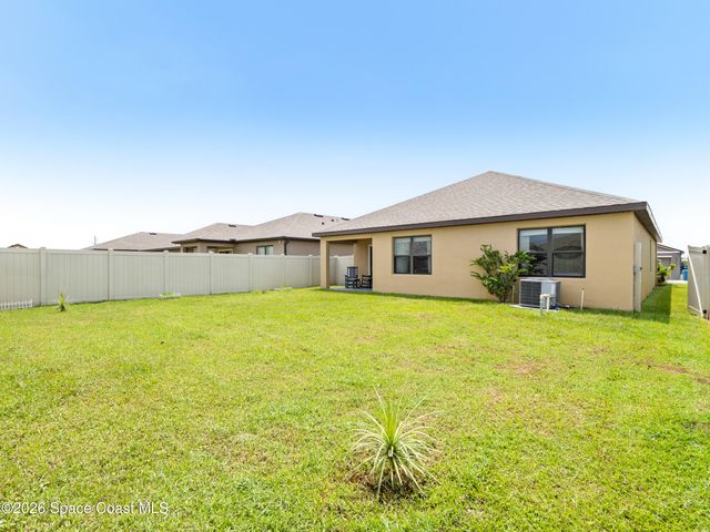 1814 Farmhouse Road SE, Palm Bay, FL 32909