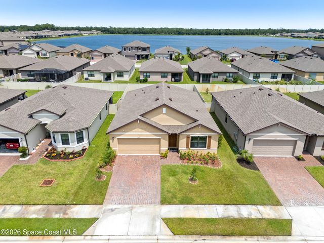 1814 Farmhouse Road SE, Palm Bay, FL 32909