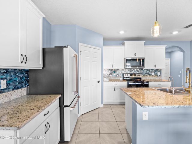 1814 Farmhouse Road SE, Palm Bay, FL 32909